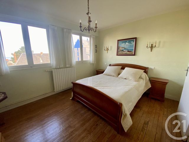 maison à vendre - 5 pièces - 126.7 m2 - DONVILLE LES BAINS - 50 - BASSE-NORMANDIE - Century 21 Royer Immo