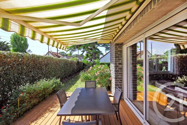 maison à vendre - 6 pièces - 142.0 m2 - JULLOUVILLE - 50 - BASSE-NORMANDIE - Century 21 Royer Immo