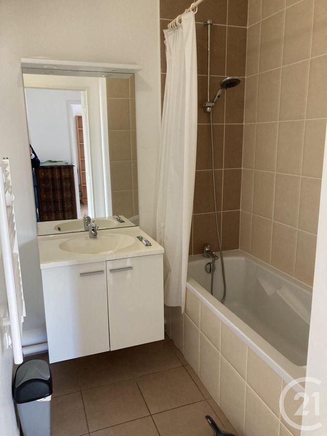 Appartement à louer - 3 pièces - 68.7 m2 - GRANVILLE - 50 - BASSE-NORMANDIE - Century 21 Royer Immo