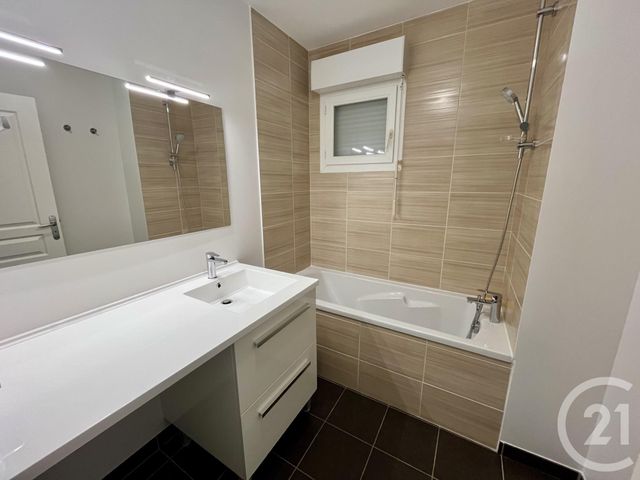 Appartement F4 à louer - 5 pièces - 85.67 m2 - GRANVILLE - 50 - BASSE-NORMANDIE - Century 21 Royer Immo