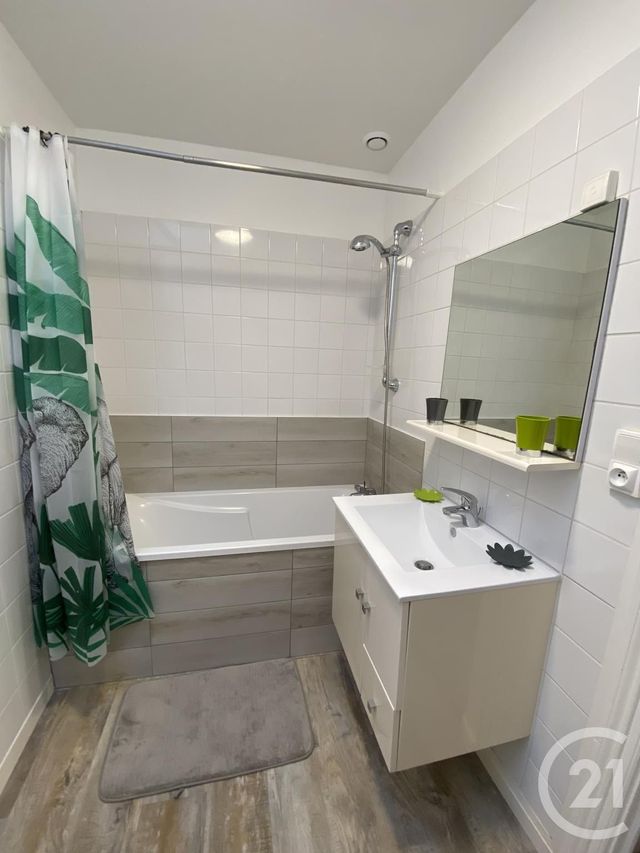 Appartement F3 à louer - 3 pièces - 75.0 m2 - GRANVILLE - 50 - BASSE-NORMANDIE - Century 21 Royer Immo