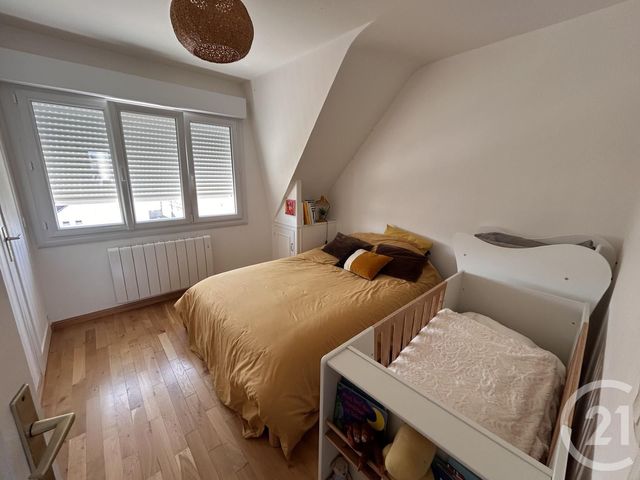 Appartement F3 à louer - 3 pièces - 80.1 m2 - JULLOUVILLE - 50 - BASSE-NORMANDIE - Century 21 Royer Immo