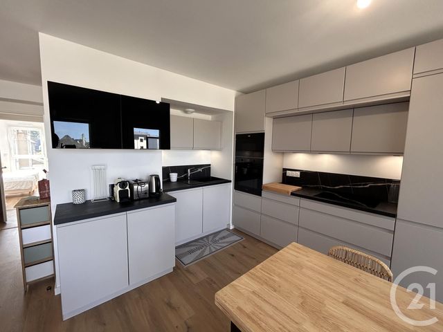 Appartement F3 à louer - 3 pièces - 65.84 m2 - JULLOUVILLE - 50 - BASSE-NORMANDIE - Century 21 Royer Immo